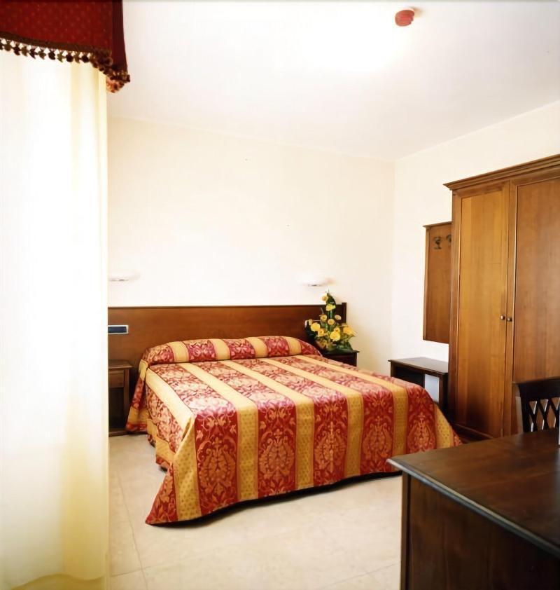 Hotel Tiziana Montepulciano Stazione Екстериор снимка