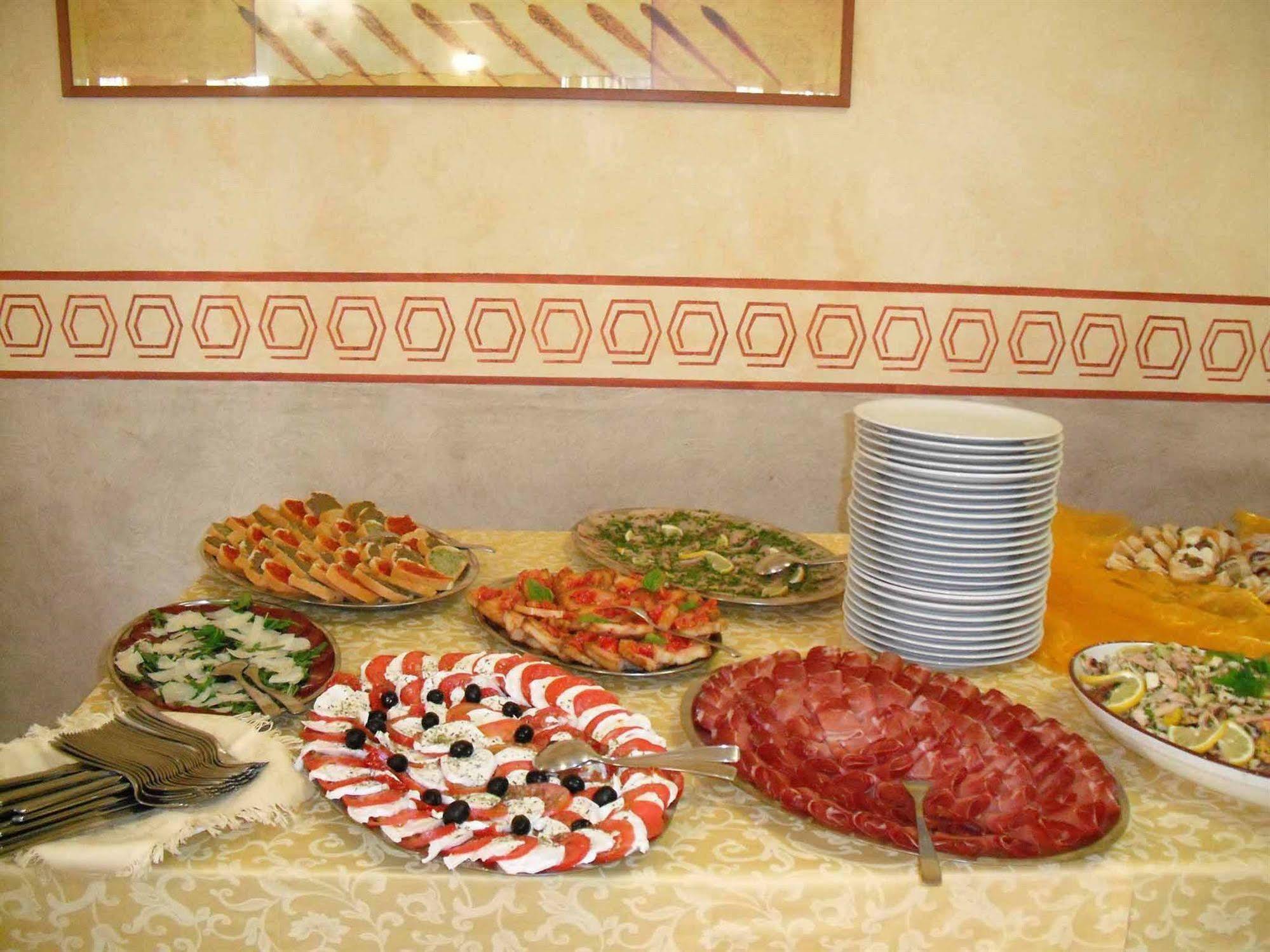Hotel Tiziana Montepulciano Stazione Екстериор снимка
