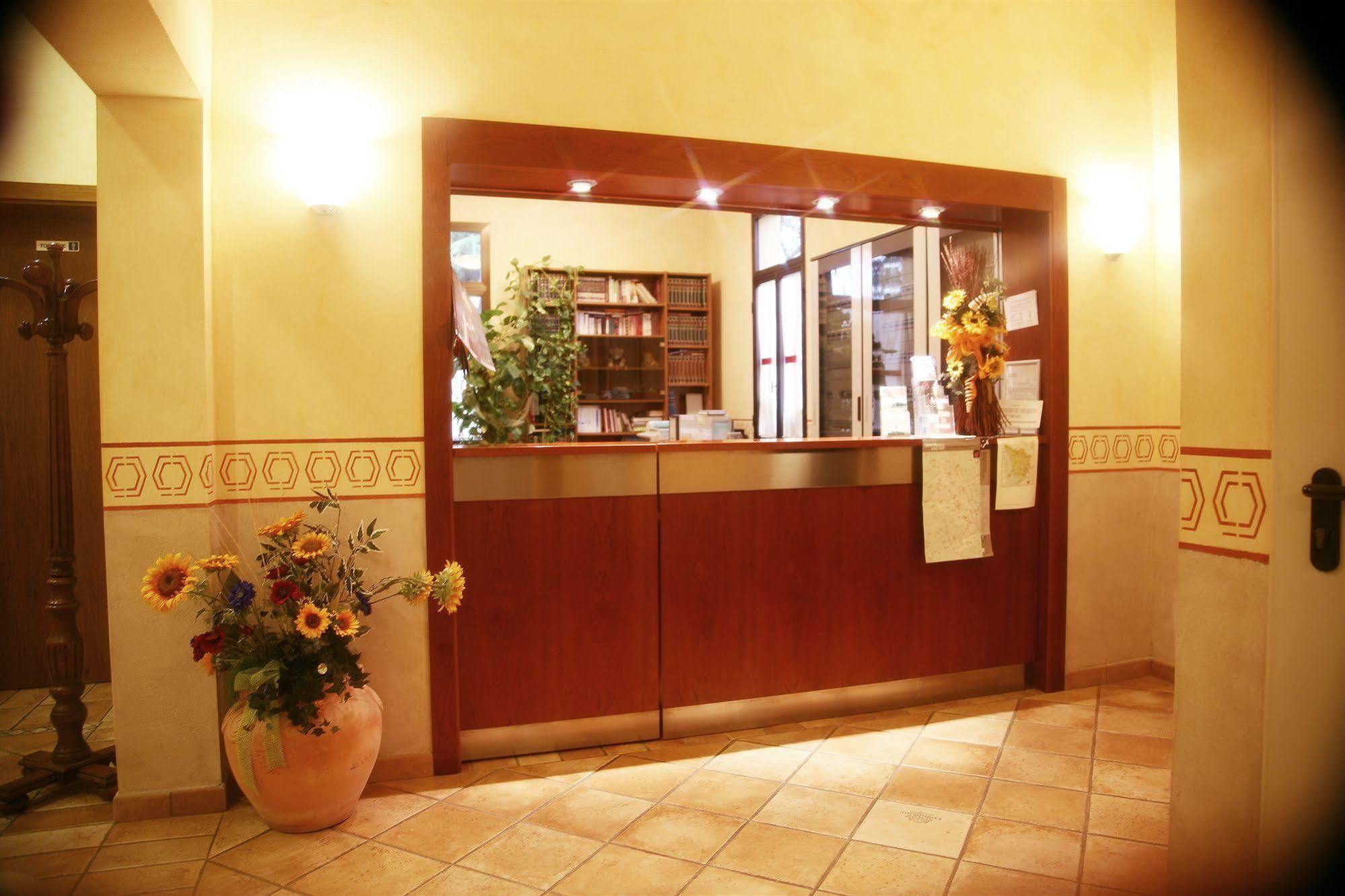 Hotel Tiziana Montepulciano Stazione Екстериор снимка