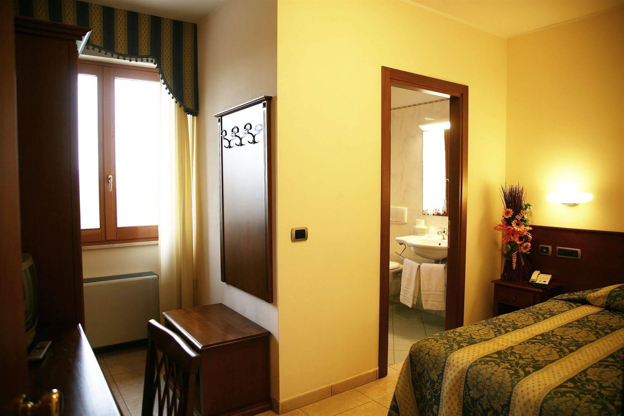 Hotel Tiziana Montepulciano Stazione Екстериор снимка