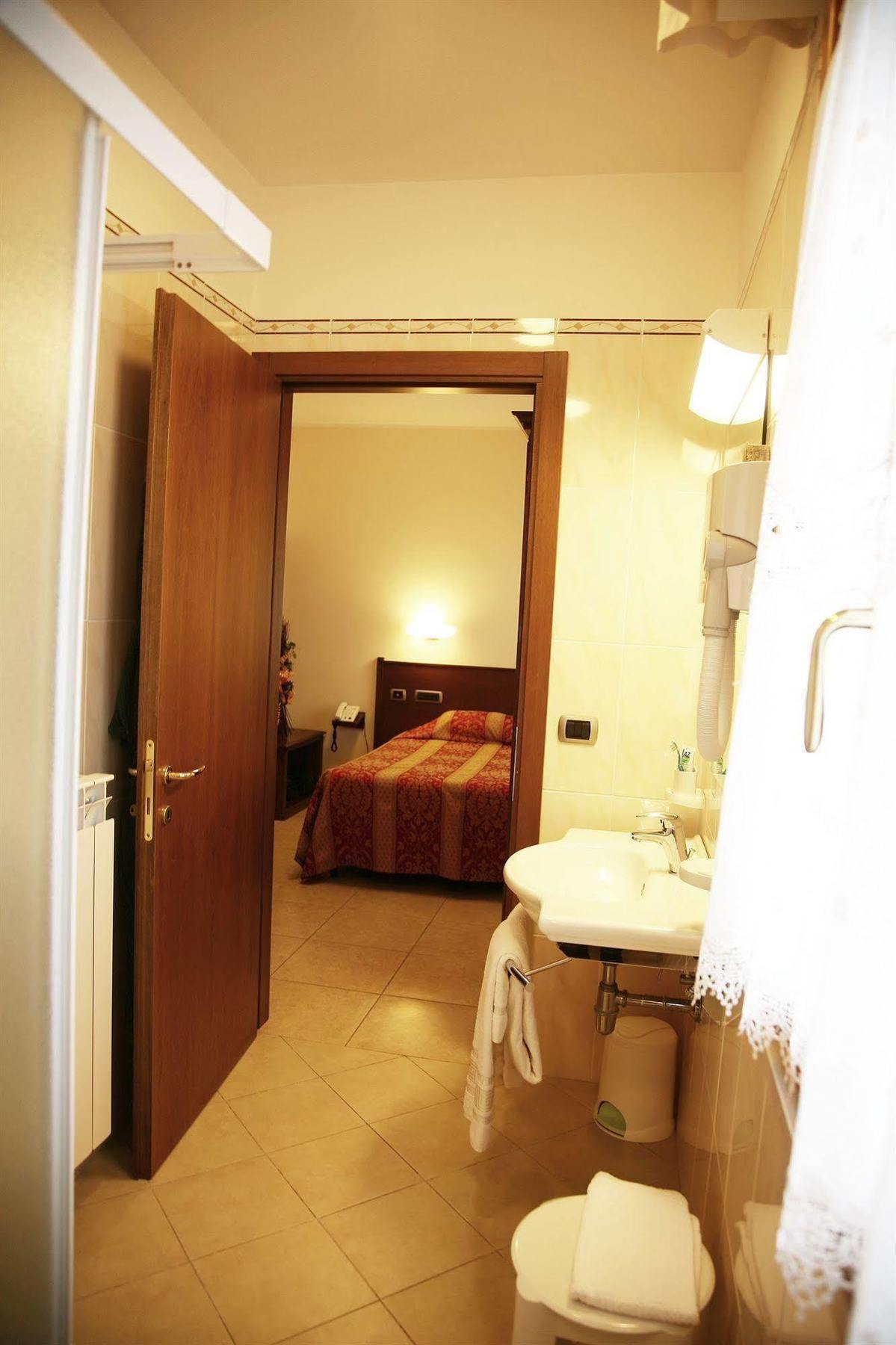 Hotel Tiziana Montepulciano Stazione Екстериор снимка