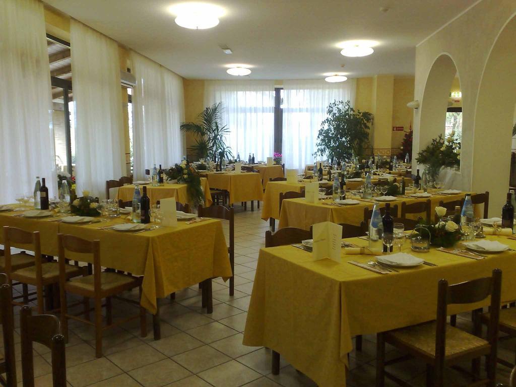 Hotel Tiziana Montepulciano Stazione Екстериор снимка